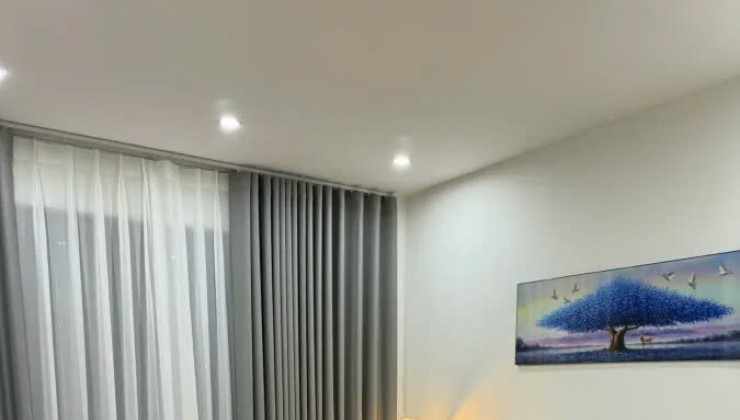 Nhà đẹp Phố Nguyễn Văn Linh 36.8m2, 6 tầng,mặt tiền 5.5m, 6.45 tỷ Long Biên.Lô góc,ngõ thông kinh doanh được, ô tô vào nhà.