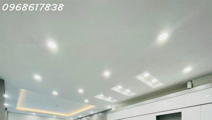 BÁN NHÀ HOÀNG QUỐC VIỆT, DT 40M2, THANG MÁY, GẦN PHỐ, Ở NGAY, CHỈ 10.5 TỶ