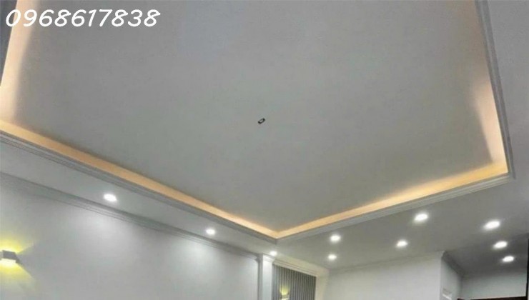 BÁN NHÀ HOÀNG QUỐC VIỆT, DT 40M2, THANG MÁY, GẦN PHỐ, Ở NGAY, CHỈ 10.5 TỶ