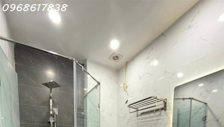 BÁN NHÀ HOÀNG QUỐC VIỆT, DT 40M2, THANG MÁY, GẦN PHỐ, Ở NGAY, CHỈ 10.5 TỶ