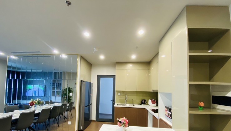 Cực rẻ, đẹp ! Bán căn hộ 3n2vs 102m2 chung cư HH2 Dương Đình Nghệ giá cực rẻ 5,3 tỉ, free đỗ oto