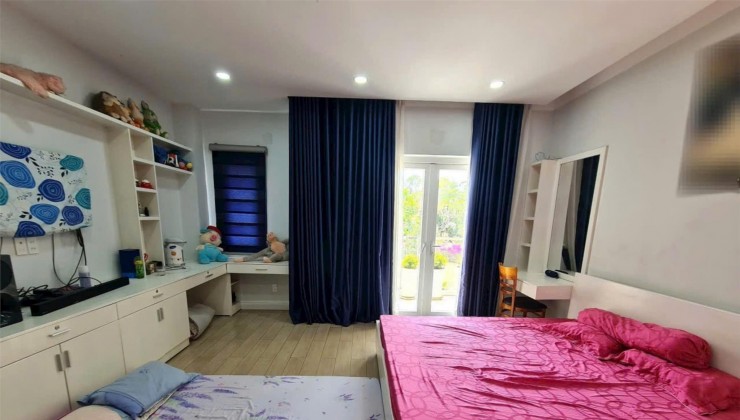 Cho thuê Nhà phố 4PN, KDC Khang Điền, Quận 9, DTSD 217m2, full nội thất đẹp