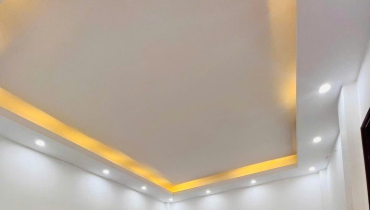 KIM MÃ 30m2 - 3,9 TỶ HÀNG CỰC HIẾM - 40M RA Ô TÔ - DÂN TRÍ CAO - NHÀ ĐẸP Ở NGAY