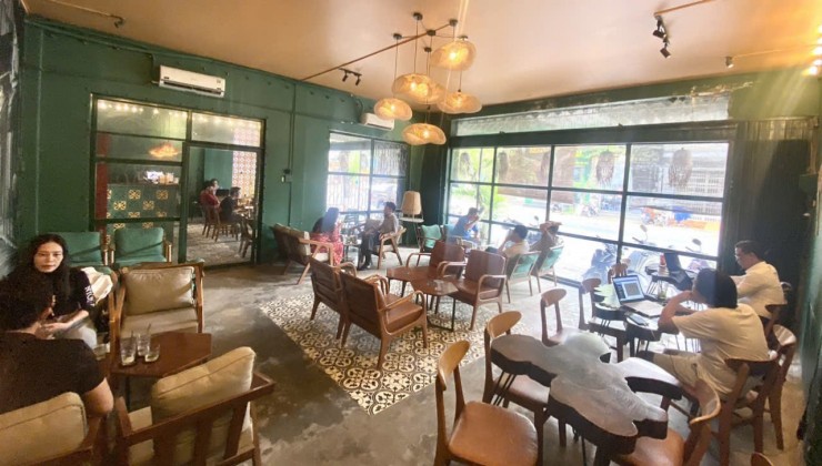 Sang quán cafe đang kinh doanh. Lượng khách ổn định, vào kinh doanh ngay tại Cần Thơ