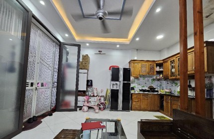 NHÀ ĐỨC GIANG 5 TẦNG, NỞ HẬU, NHÀ ĐẸP Ở NGAY, GẦN MẶT PHỐ,GẦN HỒ ĐIỀU HOÀ, CHỦ CẦN BÁN GẤP