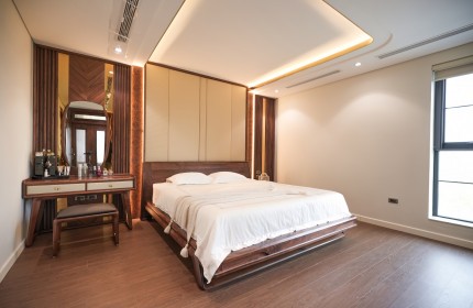 Bán Luxury Apartment mặt phố Tây Hồ - 130m - 7 tầng - giá 80 tỷ