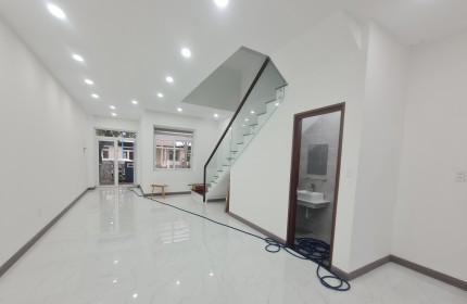 Nhà mới tinh Rosita Khang Điền - DT 100m2 - 3 tầng - cho thuê giá tốt