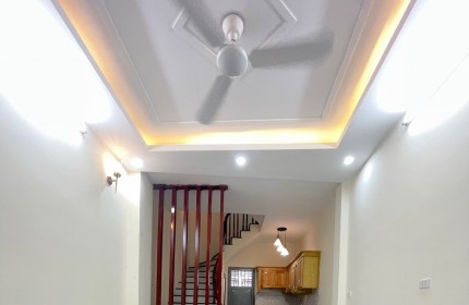 Chính Chủ Cho Thuê Căn Hộ 2 Phòng Ngủ 70m2 Cực Đẹp Tại Phố Cát Linh, Đống Đa. Giá ưu đãi chỉ còn 10,5tr/tháng