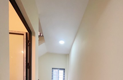 Chính Chủ Cho Thuê Căn Hộ 2 Phòng Ngủ 70m2 Cực Đẹp Tại Phố Cát Linh, Đống Đa. Giá ưu đãi chỉ còn 10,5tr/tháng