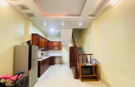 CHO THUÊ NHÀ LÀM VP CÔNG TY HOẶC Ở GĐ, NHÓM PHỐ TAM TRINH, 5 TẦNG, 30M2, 4P, 5 WC, 10 TRIỆU.