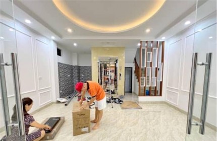 Bán nhà mặt phố gần đường Trường Chinh, Thanh Xuân, Hà Nội. 62m2 xây mới, sổ đỏ chính chủ. Giá chào 12,5 tỷ có thương lượng