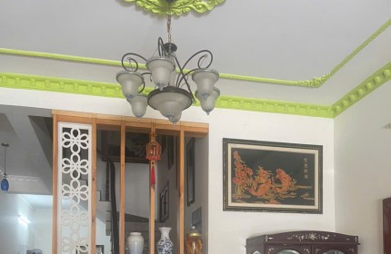 Chính chủ cần bán gấp nhà 1 triệt 1 lầu 80m2 tại P9, TP Vũng Tàu