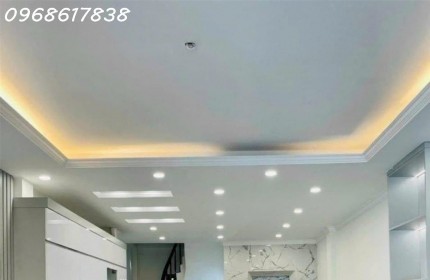 BÁN NHÀ HOÀNG QUỐC VIỆT, DT 40M2, THANG MÁY, GẦN PHỐ, Ở NGAY, CHỈ 10.5 TỶ