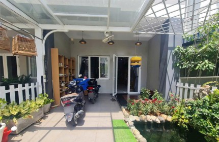 Cho thuê Nhà phố 4PN, KDC Khang Điền, Quận 9, DTSD 217m2, full nội thất đẹp