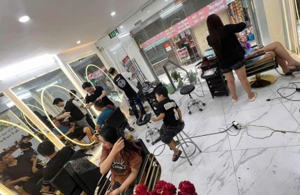 CHÍNH CHỦ CẦN SANG NHƯỢNG SALON TÓC TẠI HÀ NỘI Địa chỉ : ngõ 8 tổ 2 số nhà 84 Phú Đô , trục chính gần chợ phú Đô Nam Từ Liêm