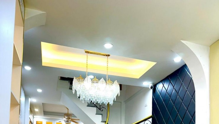 Bán nhà Phố Đặng Tiến Đông,48m2,gần oto đỗ,sân rộng,full nội thất,giá 9 tỷ