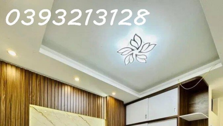 Nhà Đẹp Gần Ô Tô, Phố Văn Hương, Đống Đa, DT 40m2, 5 Tầng Mới Tinh, Sắp Hoàn Thiện, Nhỉnh 6 Tỷ.