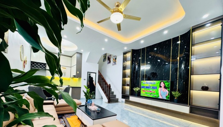 VIP! Nhà Tây Sơn, Đống Đa, 169m², mặt tiền KHỦNG, giá 42 tỷ