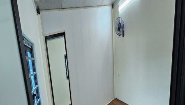 Cho thuê nhà hai Tầng - diện tích 40 m2, hai phòng ngủ , 2 Wc, bếp và phòng khách.