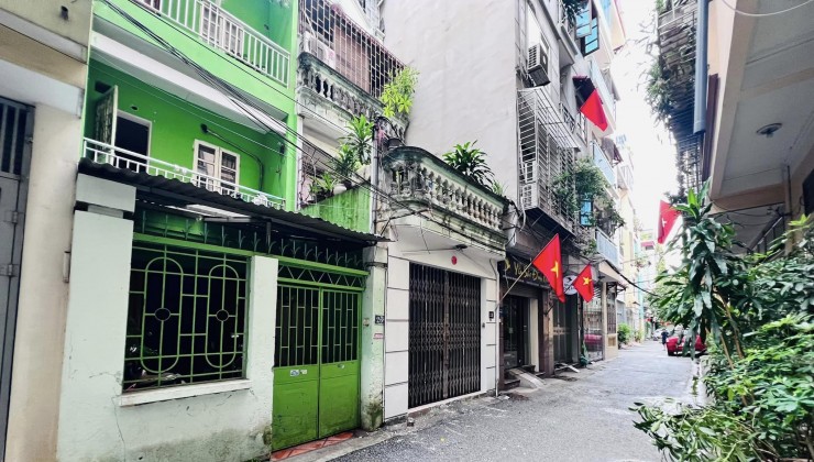 PHÂN LÔ - VỈA HÈ - HAI MẶT NGÕ Ô TÔ TRÁNH - ĐỖ ĐẬU NGÀY ĐÊM - BÁN ĐẤT TẶNG NHÀ 3 TẦNG - SỔ HOA HẬU - HIẾM CÓ KHÓ TÌM - KINH DOANH ĐƯỢC.