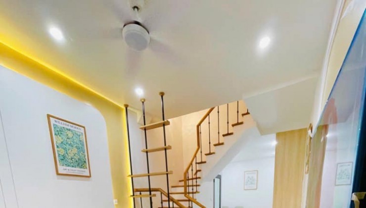 Nhà đẹp Khương Đình về ở luôn 35m x 4 tầng, mt 3.5m sát phố , ngõ thoáng rộng ô tô đỗ ngay nhà