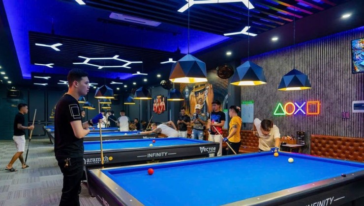 SANG QUÁN BIDA MẶT TIỀN PHẠM VĂN ĐỒNG TRỤC ĐƯỜNG CHÍNH QUÁN VẪN ĐANG HOẠT ĐỘNG BÌNH THƯỜNG