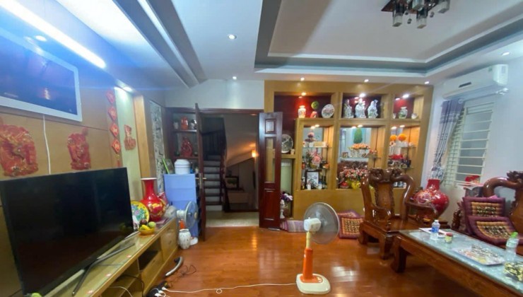 TRUNG  TÂM CẦU GIẤY -NHÀ ĐẸP Ở LUÔN - FULL NỘI THẤT - NỞ HẬU - THOÁNG 2 MẶT - CÁCH Ô TÔ TRÁNH 20M -46M - 5 TẦNG - 9.8 TỶ