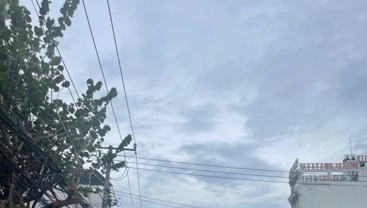 Bán Nhà Cấp 4 Có 3 Phòng Trọ - Hẻm Đường 2/4, Vĩnh Hòa, Nha Trang - Giá Tốt 2.3 Tỷ