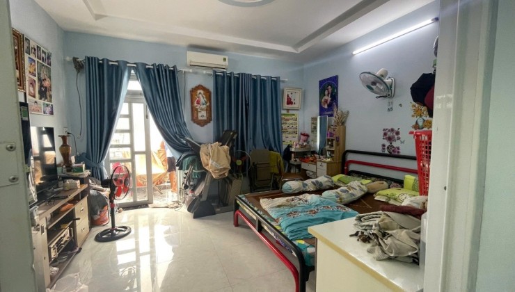 DIỆN TÍCH 76M2 CHỈ 4.65 TỶ, NHÀ 2 TẦNG NGANG 4.7 NỞ HẬU 8M DÀI 15M, NHÀ MỚI Ở NGAY, CÁCH PHẠM VĂN ĐỒNG 50M.