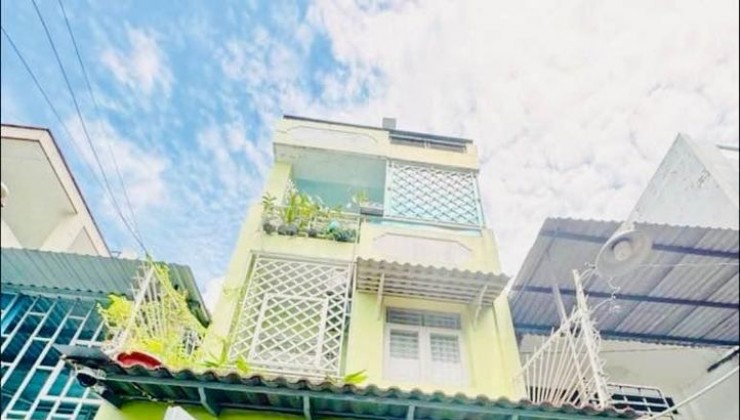 CHỈ NHỈNH 6 TỶ CÓ NHÀ 54M - 3 TẦNG - 4PN -HẺM 6M NGAY CẠNH AEON MALL