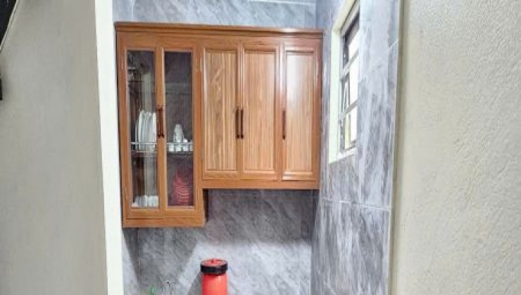 Cho thuê nhà hai Tầng - diện tích 40 m2, hai phòng ngủ , 2 Wc, bếp và phòng khách.