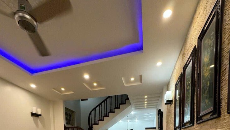 Bán Nhà Nguyễn Ngọc Vũ Nhà Mới Đẹp Full Nội Thất  Dt 60m2 4T  Giá 12 tỷ