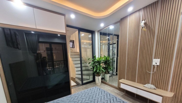 Bán nhà 20m2, 6 tầng, 3 ngủ, đủ công năng phố Nguyễn Trung Ngạn, Hai Bà Trưng