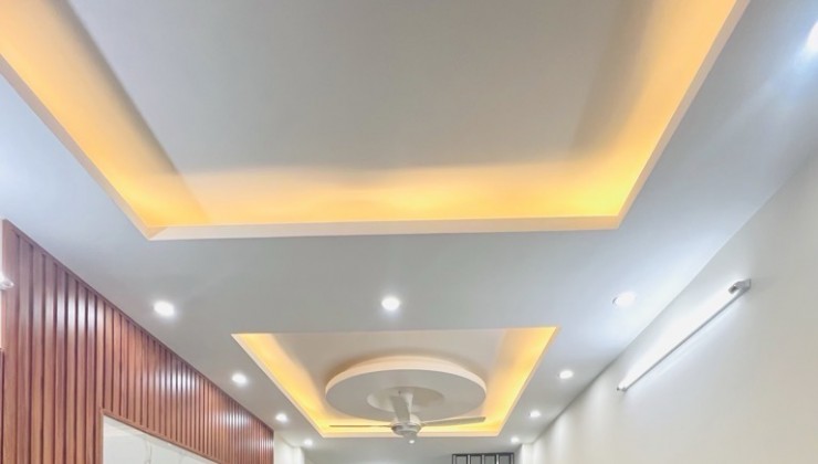 NHÀ NGỌC LÂM 40M2, 5 TẦNG, Ô TÔ ĐỖ CỔNG, NGÕ NÔNG RỘNG THOÁNG, KHU DÂN TRÍ CAO