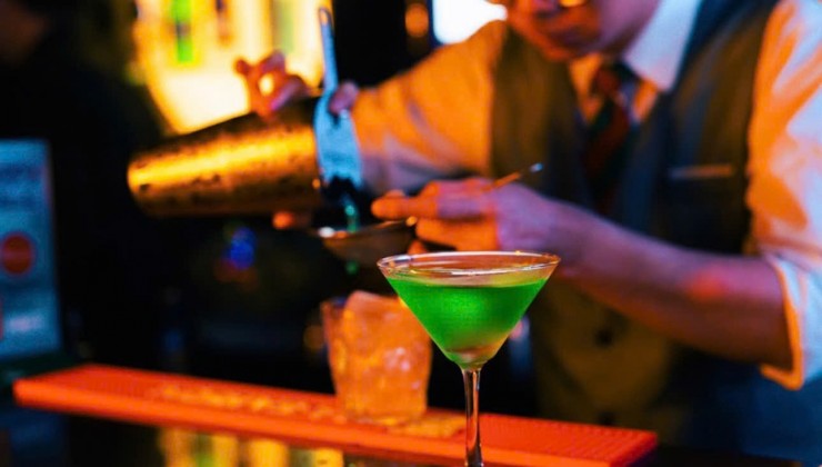 PHOENIX BAR QUẬN 1 TUYỂN DỤNG NHÂN VIÊN NỮ PHỤC VỤ PHỎNG VẤN KHÔNG CẦN CV