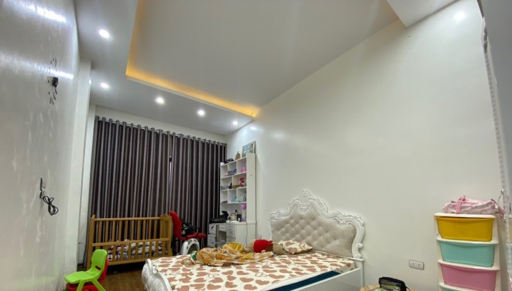 Đại Từ, 40m2, 5 tầng, nhà đẹp, ô tô ngủ trong nhà, nhỉnh 7 tỷ, LH 0904690958