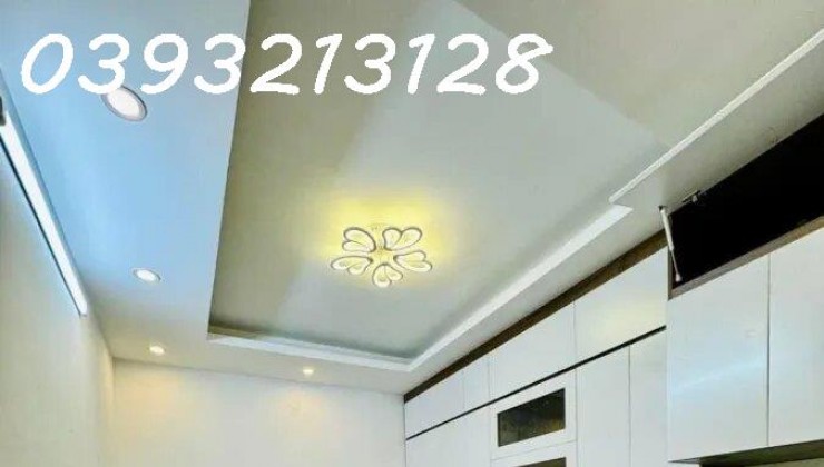 Nhà Đẹp Gần Ô Tô, Phố Văn Hương, Đống Đa, DT 40m2, 5 Tầng Mới Tinh, Sắp Hoàn Thiện, Nhỉnh 6 Tỷ.