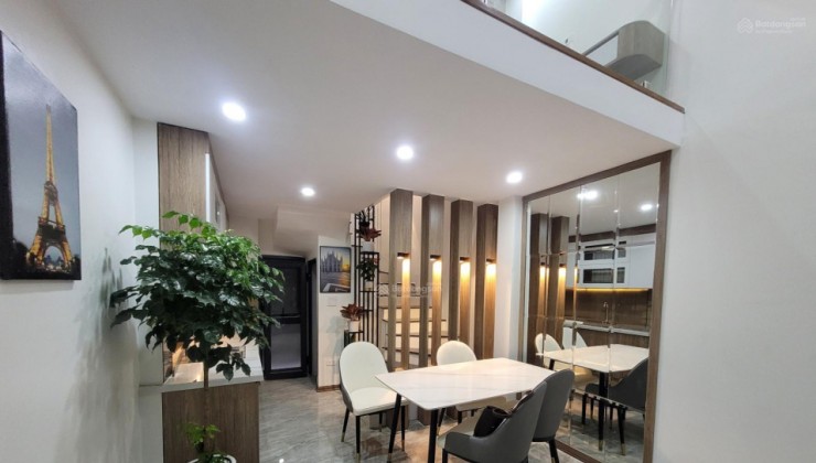 Bán nhà 20m2, 6 tầng, 3 ngủ, đủ công năng phố Nguyễn Trung Ngạn, Hai Bà Trưng