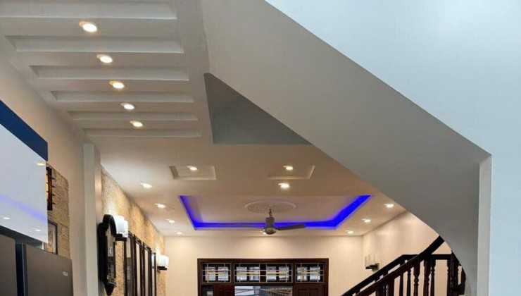 Bán Nhà Nguyễn Ngọc Vũ Nhà Mới Đẹp Full Nội Thất  Dt 60m2 4T  Giá 12 tỷ