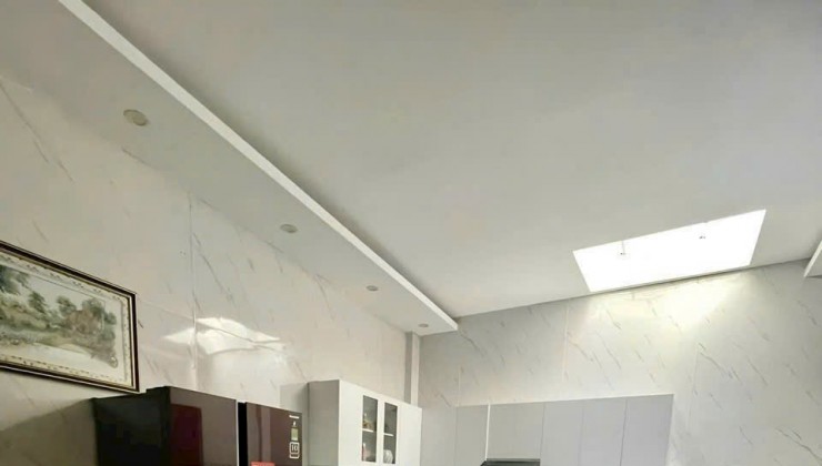 Ngộp! Bán gấp nhà 9m x 16m, đường oto, sân oto gần Văn Hoa villa chỉ 4 tỷ