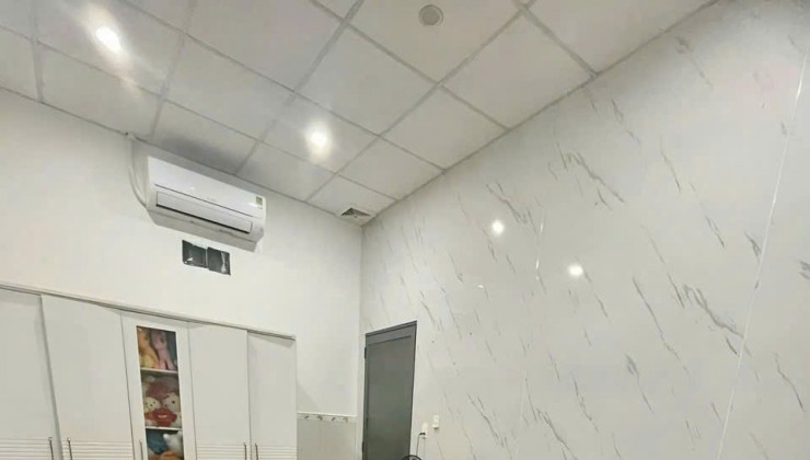 Ngộp! Bán gấp nhà 9m x 16m, đường oto, sân oto gần Văn Hoa villa chỉ 4 tỷ