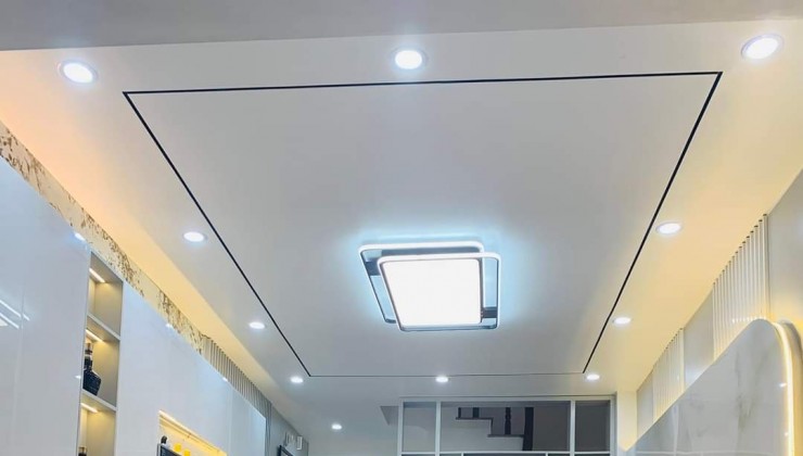 Bán nhà Ngọc Lâm,Long Biên nhà đẹp ở luôn 30m2 x mt 3.5m 50m ra ô tô giá 4.7 tỷ