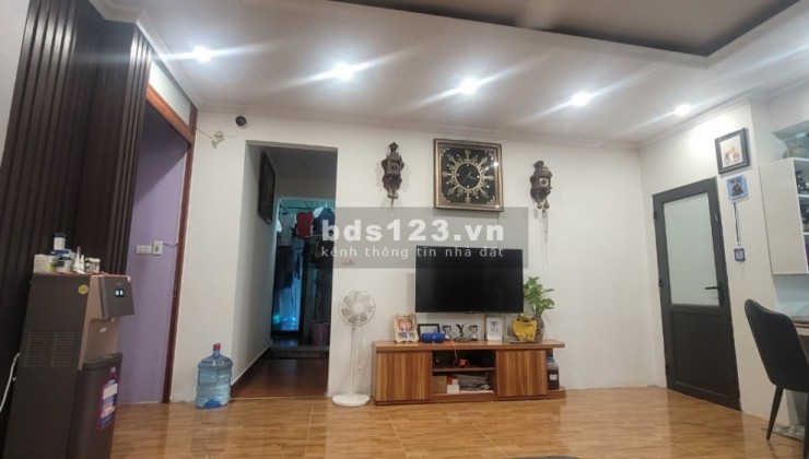 Bán CĂN HỘ CHUNG CƯ, P.Cự Lộc, Ô tô vào 65/120m2 T2 x hơn 4  tỷ.