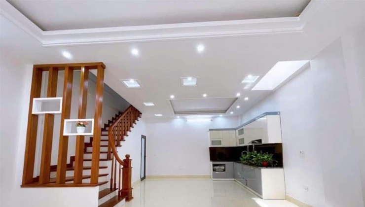 BÁN NHÀ 5T HOÀNG QUỐC VIỆT, DT 50M2, LÔ GÓC, DÂN XÂY KCBT, GẦN PHỐ, 8 PHÒNG KHÉP KÍN, CHỈ 10.2 TỶ