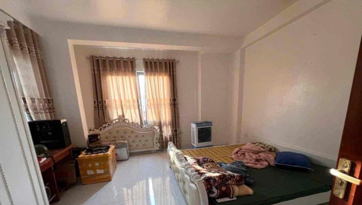 Bán Nhà La Khê 35m², ô tô vào nhà, 4 Tầng, MT 4,4 Chính Chủ, Full Nội Thất - Giá Nhỉnh 6,86 tỷ,