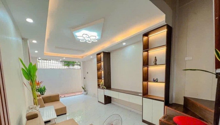 Yên Xá Thanh Trì nhà đẹp 32m2 chỉ 4 tỷ cực gần ô tô.