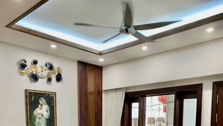 Bán nhà Cầu Giấy siêu hiếm, 5T, MT 4m, ô tô đỗ cửa, ngõ thông bàn cờ, 2 thoáng vĩnh viễn, Giá nhỉnh 6 tỷ