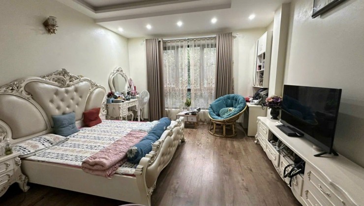 Bán nhà MP gần hồ Thanh Trì, 100m2, MT 5m, đường 30m, kinh doanh sầm uất, chỉ 8.35 tỷ