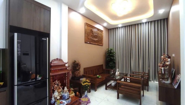 NHÀ ĐẸP NGUYỄN VĂN CỪ 49M - HƠN 5 TỶ - TRUNG TÂM, Ô TÔ GẦN, FULL NỘI THẤT