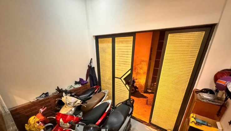 GIẢNG VÕ, ĐỐNG ĐA,50M2 4 TẦNG- MẶT TIỀN 4M- NHÀ ĐẸP Ở LUÔN - LÔ GÓC - 2 THOÁNG - GẦN Ô TÔ - THÔNG SỐ ĐẸP - Ở SƯỚNG. GIÁ 9 TỶ